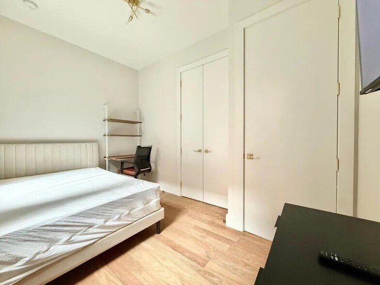 Building Photo - Nice room in a good neighborhood