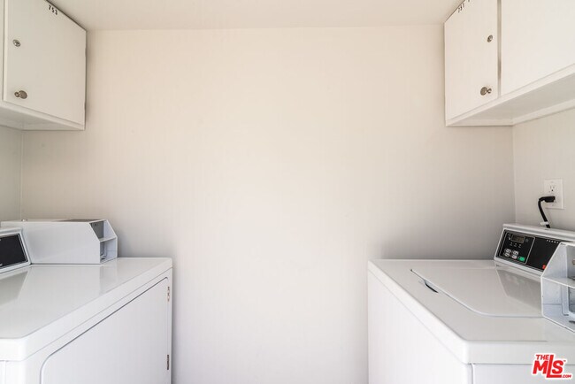 Building Photo - 751 Croft Ave