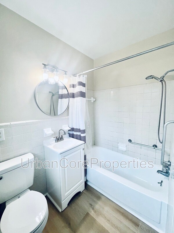 Building Photo - 115 7th Ave N