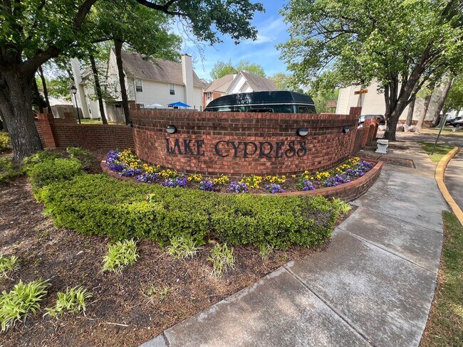 Building Photo - 833 Gas Light Ln