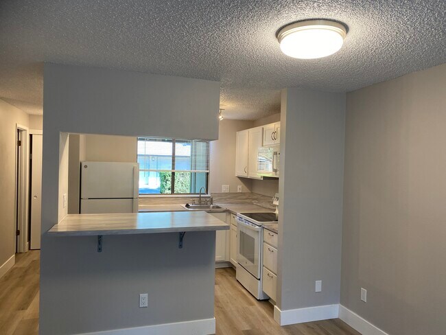 Building Photo - Fully renovated 2 bedroom, 1.5 bath apartment available with Separate Garage! Fully remodeled Kit...