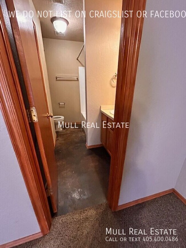 Building Photo - 2828 SE 89th Terrace