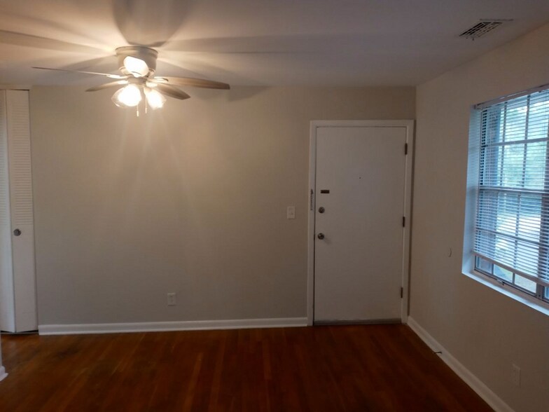 Building Photo - 1406 Church St