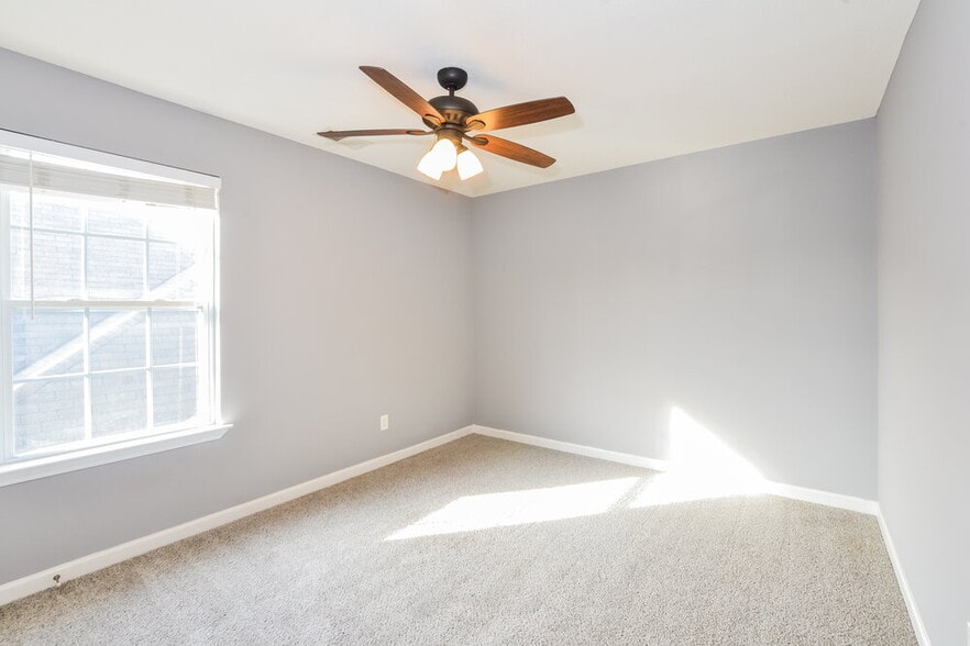 Building Photo - 9918 White Poplar Dr