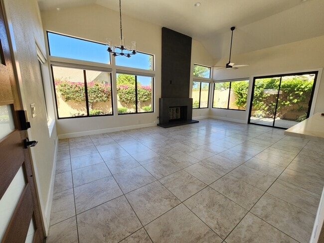 Building Photo - 144 Verde Way