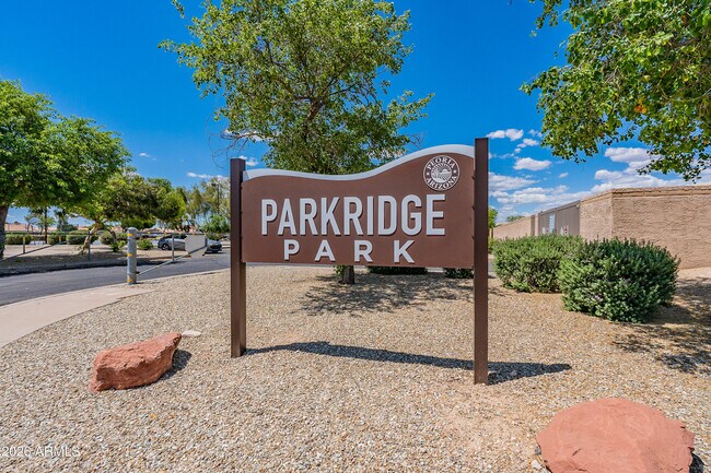 Building Photo - 9941 W Tonopah Dr