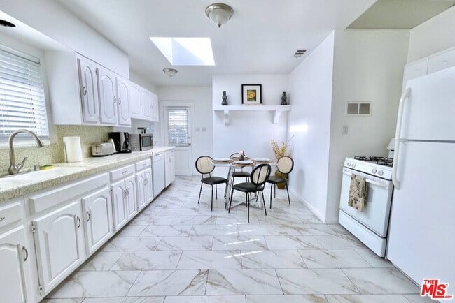 Building Photo - 8655 Clifton Wy