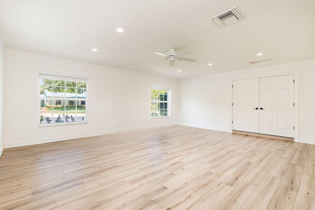 Building Photo - 120 Miramar Way