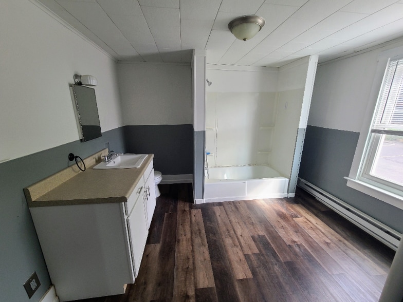 Building Photo - 12 Front St