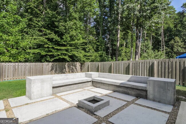 Building Photo - 128 Creekwood Tr