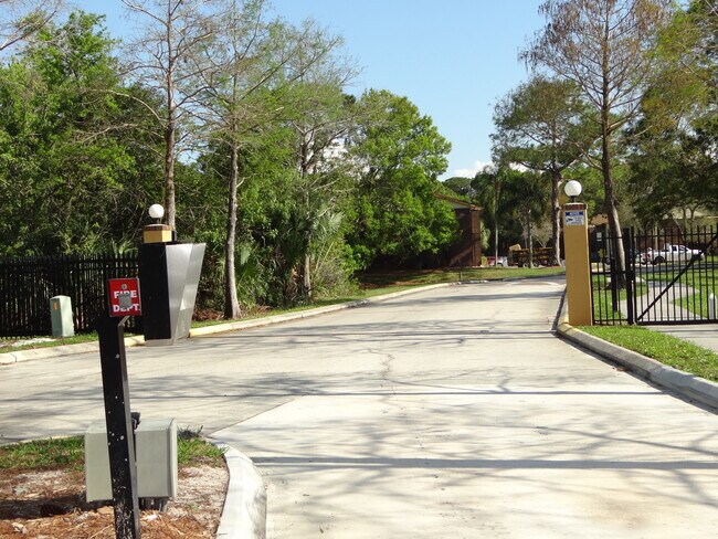 Building Photo - 1400 Gandy Blvd N
