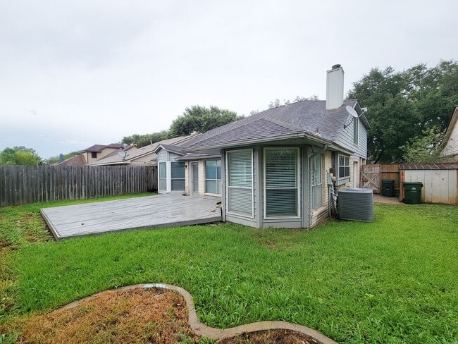 Building Photo - Welcome to this beautiful 2 story, 4 bedroom 2.5 bath home. Spacious living area with high ceilin...