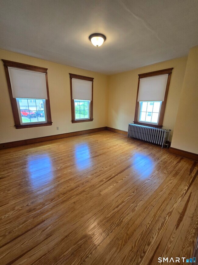 Building Photo - 158 Martone St