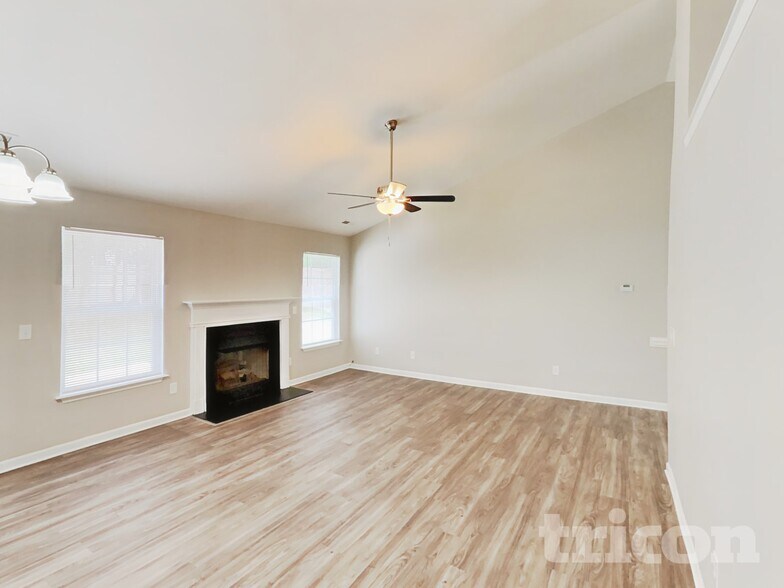 Building Photo - 614 Walnut Crossing Dr