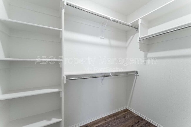 Building Photo - 955 S Benchmark Ln