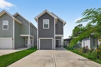 Building Photo - 714 Zoe St