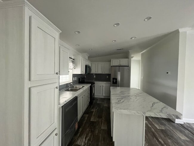 Building Photo - 55 Eland Dr