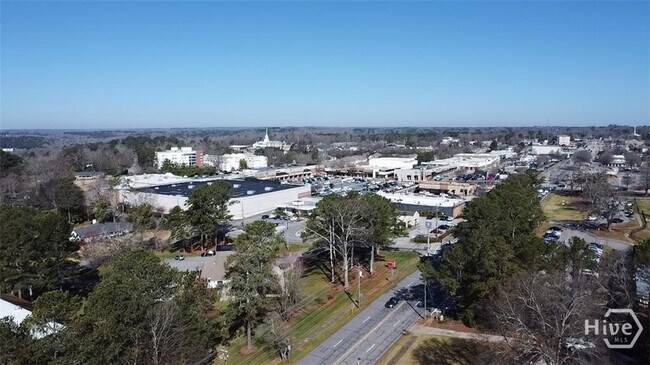 Building Photo - 1092 West Lake Dr