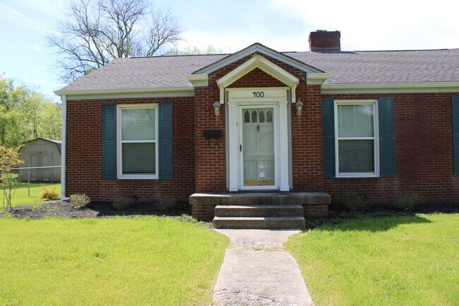 Building Photo - For Lease - 3 Bed, 1.5 Bath, 1600sqft, Sin...