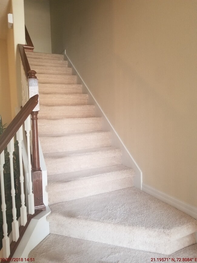 Building Photo - Beautiful 3 bedrooms 2.5 baths townhouse w...