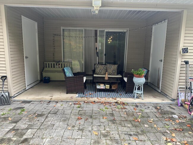 Building Photo - 10 Albury Way