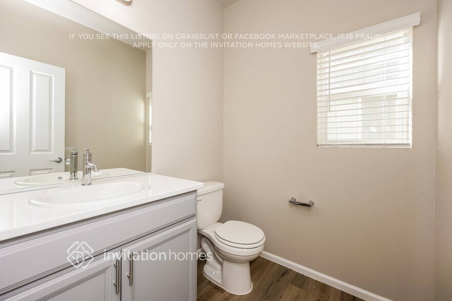 Building Photo - 11137 House Finch Ln