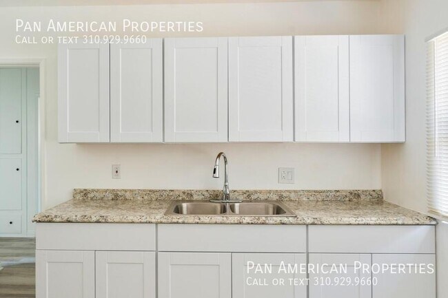 Building Photo - 546 W D St