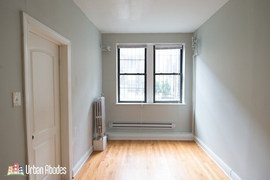 Building Photo - 4614 N Paulina St