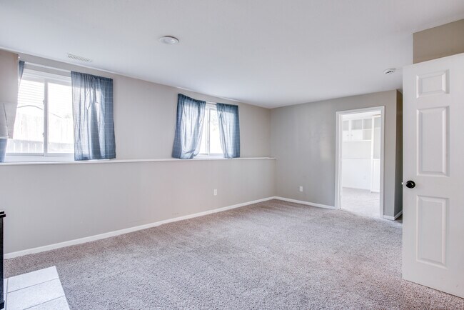 Building Photo - 2670 Stoneybrook Ln