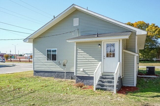 Building Photo - Amazing Three Bedroom Home!