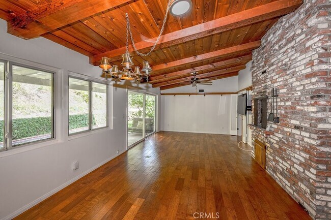 Building Photo - 3547 Henrietta Ave