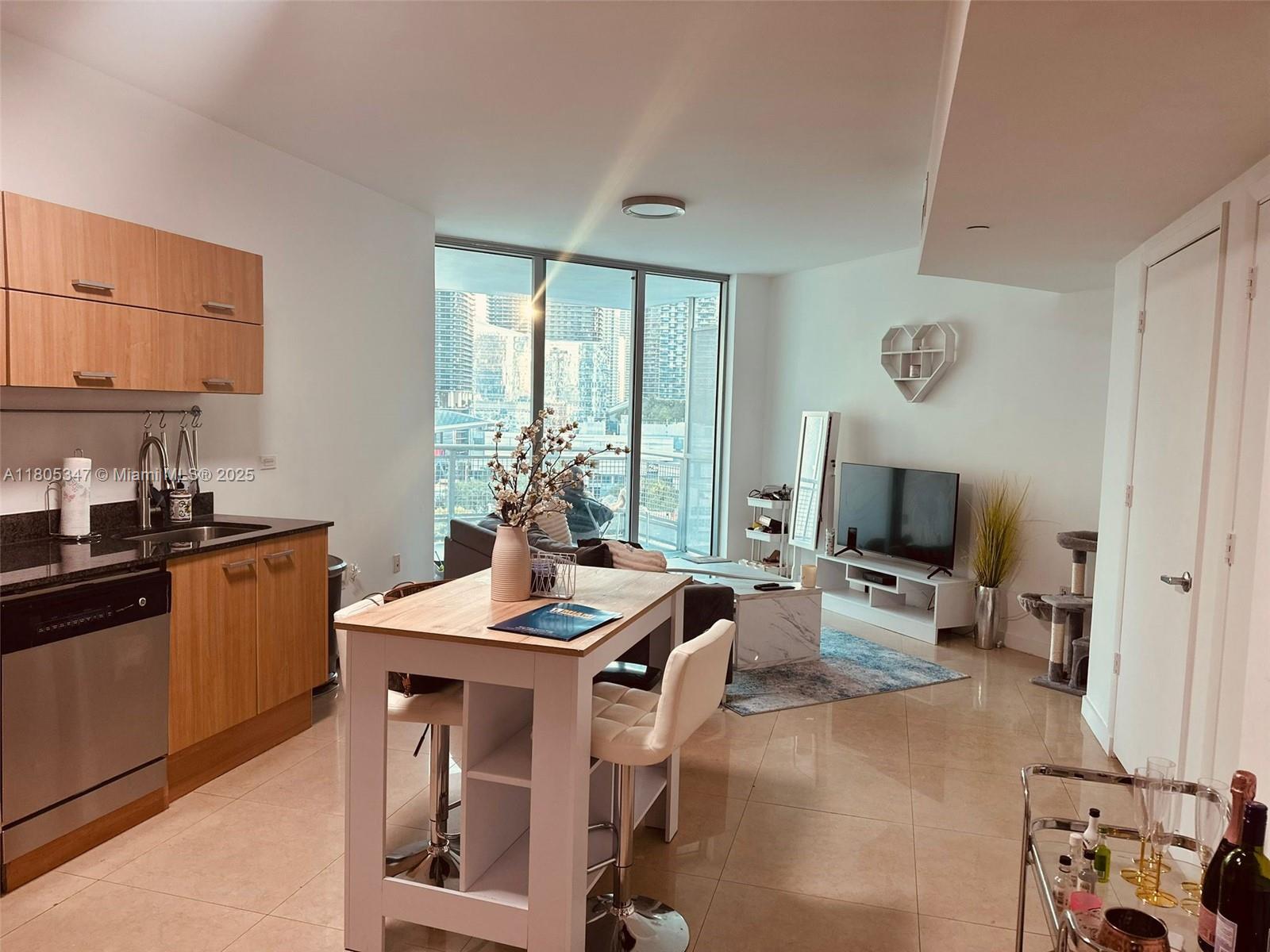 Building Photo - 350 S Miami Ave