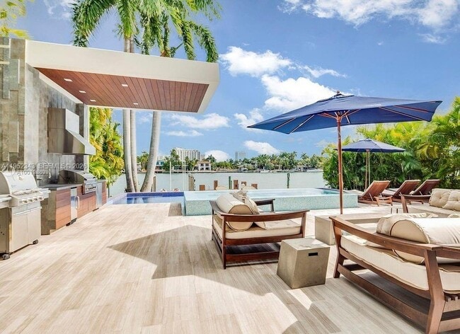 Building Photo - 321 E Dilido Dr