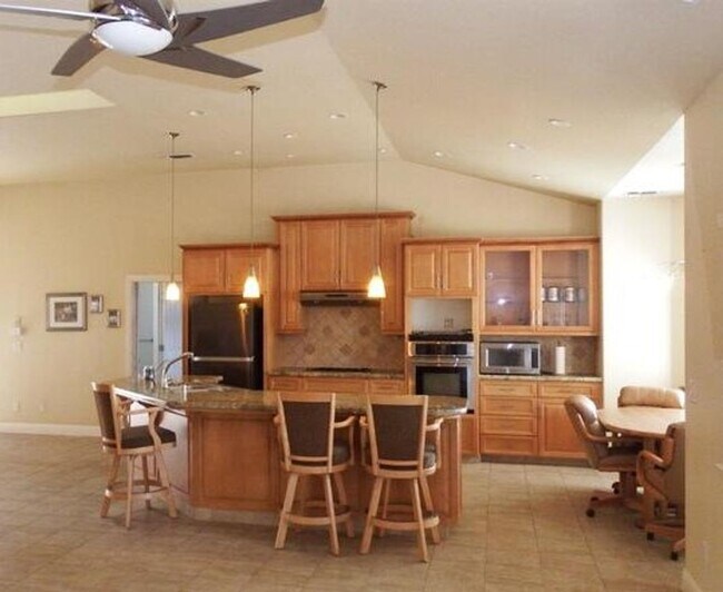 Building Photo - Clovis Dream Home with All the Bells & Whi...