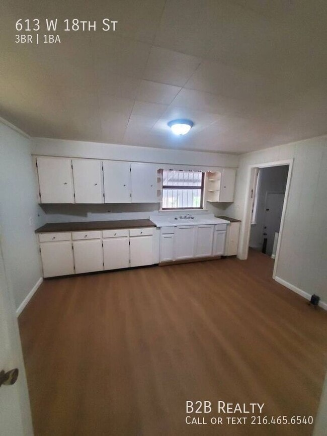 Building Photo - 613 W 18th St