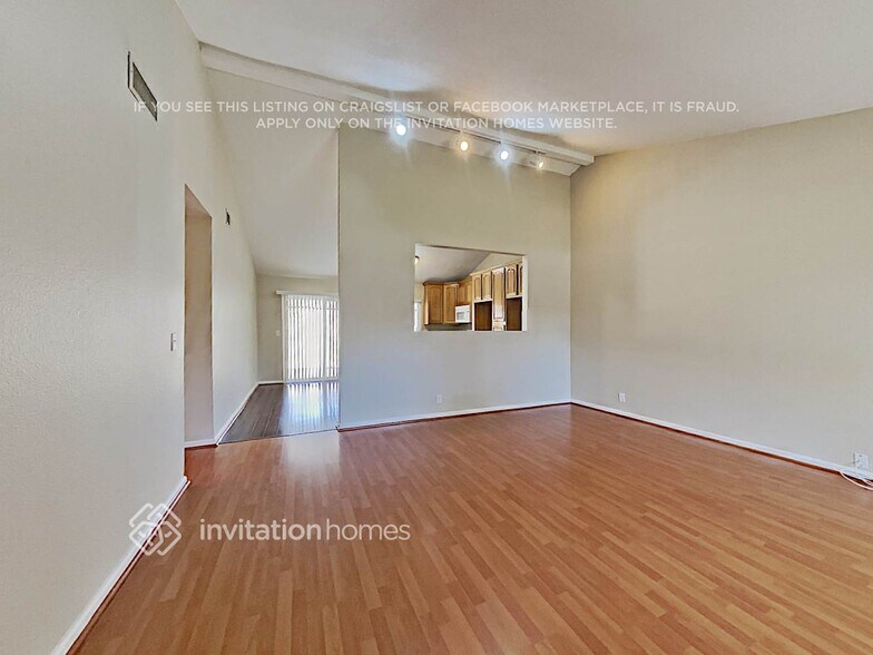 Building Photo - 3137 E Lancaster Ave