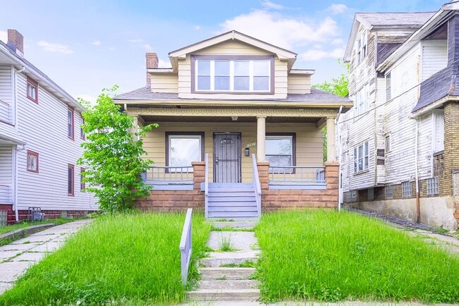 Building Photo - 5 BED 2 BATH BEAUTIFUL SINGLE FAMILY HOME ...
