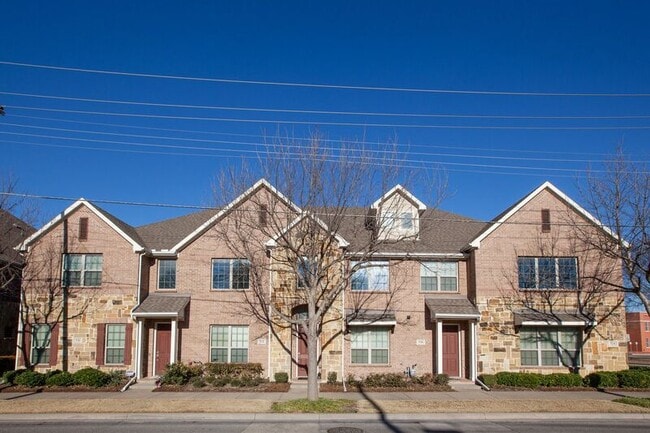 Primary Photo - 528 S Greenville Ave