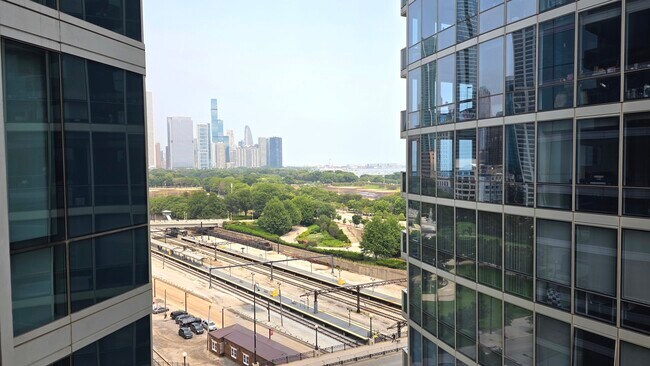 Building Photo - 1201 S Prairie Ave