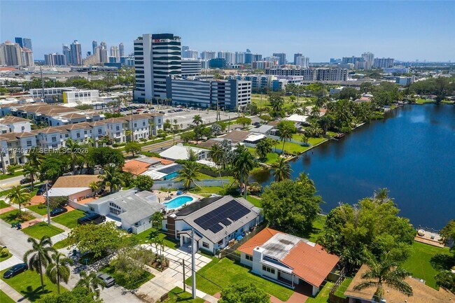 Building Photo - 2560 NE 199th St