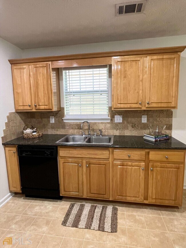 Building Photo - 1320 Gates Cir SE