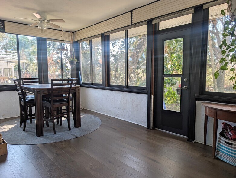 Enclosed back porch - 4440 Saxon Dr