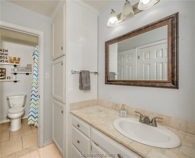Building Photo - 2905 Aztec Ct