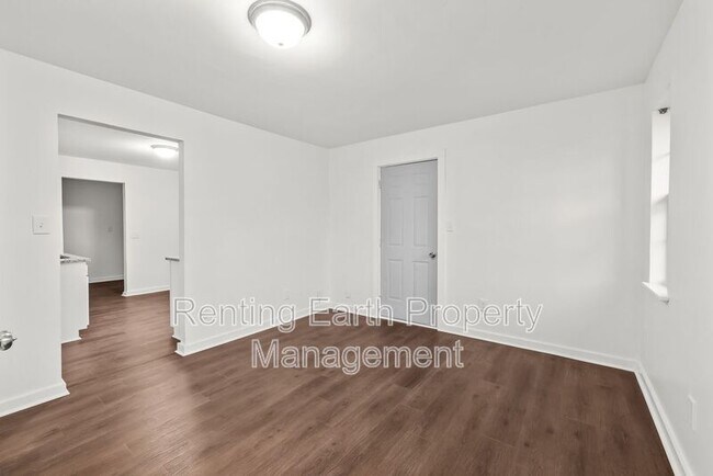 Building Photo - 125 Kentwood Ave