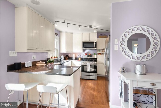 Building Photo - 1804 S Oakland St