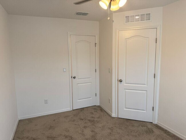 Building Photo - Home For Rent
