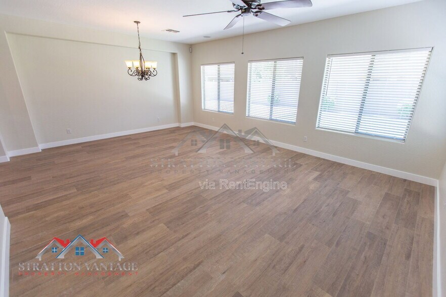 Building Photo - 16221 W Mercer Ln