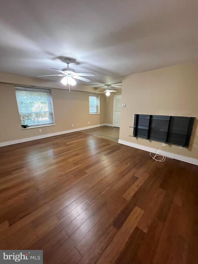 Building Photo - 4000 Gypsy Ln