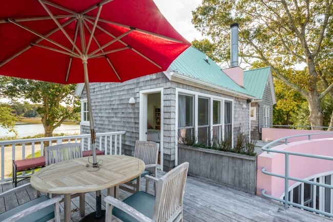 Building Photo - 69 Fresh Pond Rd