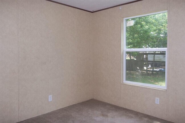 Building Photo - 8916 Lakeside Dr